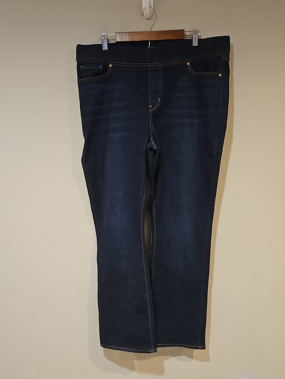 Levi's Signature Totally Shaping Pull On Bootcut Jeans